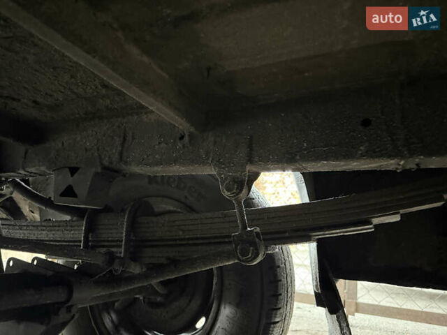 Жовтий Мерседес Sprinter, об'ємом двигуна 2.15 л та пробігом 800 тис. км за 6500 $, фото 35 на Automoto.ua