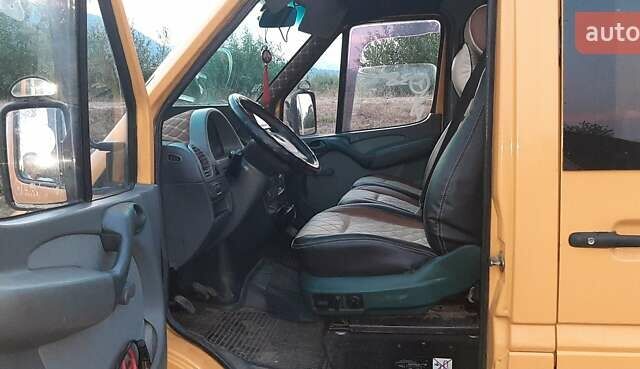 Желтый Мерседес Sprinter, объемом двигателя 2.1 л и пробегом 650 тыс. км за 7100 $, фото 7 на Automoto.ua
