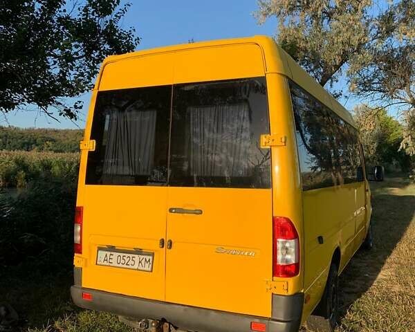 Желтый Мерседес Sprinter, объемом двигателя 2.15 л и пробегом 500 тыс. км за 8000 $, фото 3 на Automoto.ua