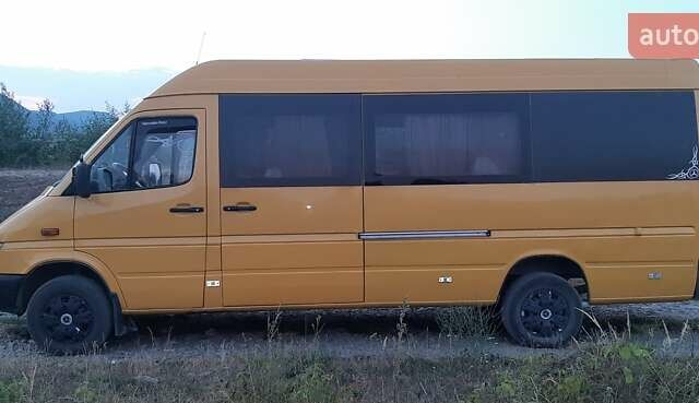 Желтый Мерседес Sprinter, объемом двигателя 2.1 л и пробегом 650 тыс. км за 7100 $, фото 3 на Automoto.ua