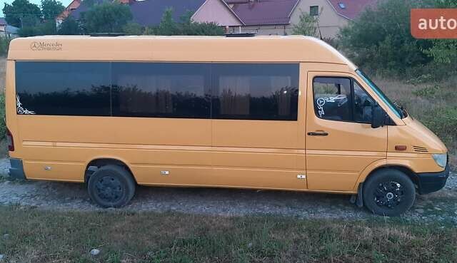 Желтый Мерседес Sprinter, объемом двигателя 2.1 л и пробегом 650 тыс. км за 7100 $, фото 2 на Automoto.ua