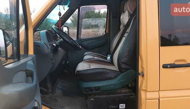 Желтый Мерседес Sprinter, объемом двигателя 2.1 л и пробегом 650 тыс. км за 7100 $, фото 9 на Automoto.ua