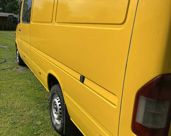 Желтый Мерседес Sprinter, объемом двигателя 2.15 л и пробегом 490 тыс. км за 9500 $, фото 7 на Automoto.ua