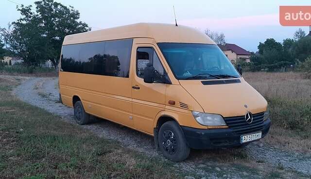 Желтый Мерседес Sprinter, объемом двигателя 2.1 л и пробегом 650 тыс. км за 7100 $, фото 4 на Automoto.ua