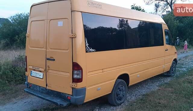 Желтый Мерседес Sprinter, объемом двигателя 2.1 л и пробегом 650 тыс. км за 7100 $, фото 5 на Automoto.ua
