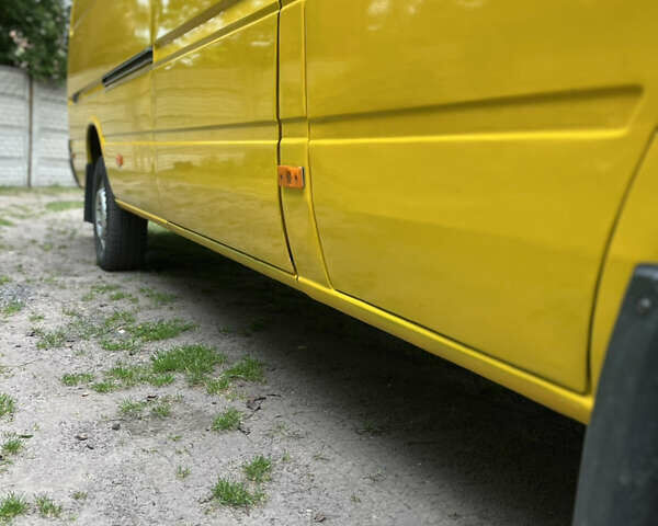 Желтый Мерседес Sprinter, объемом двигателя 2.15 л и пробегом 490 тыс. км за 9500 $, фото 5 на Automoto.ua