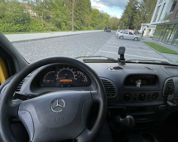 Желтый Мерседес Sprinter, объемом двигателя 2.69 л и пробегом 520 тыс. км за 8499 $, фото 4 на Automoto.ua