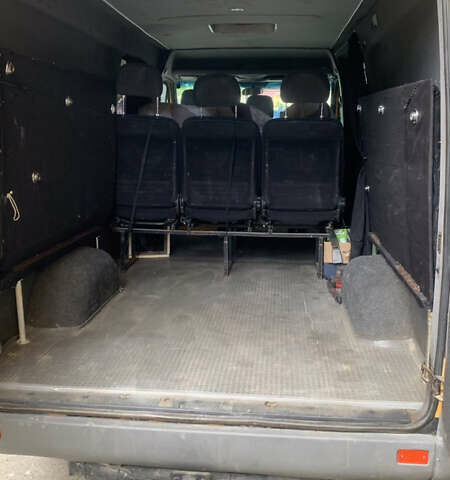 Желтый Мерседес Sprinter, объемом двигателя 2.15 л и пробегом 620 тыс. км за 6500 $, фото 4 на Automoto.ua