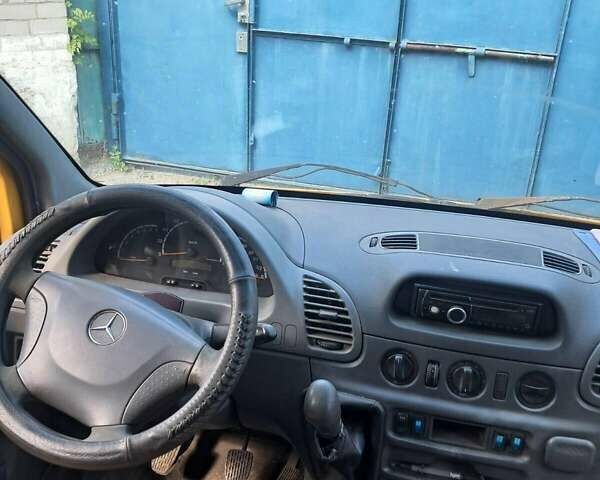 Желтый Мерседес Sprinter, объемом двигателя 2.3 л и пробегом 998 тыс. км за 4999 $, фото 4 на Automoto.ua