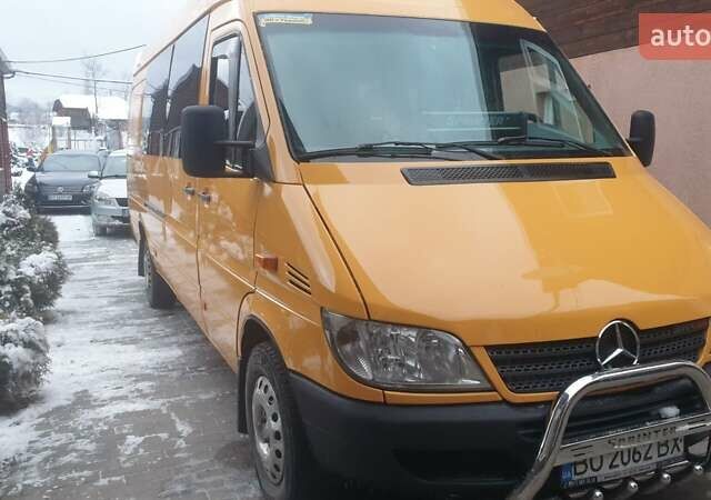 Желтый Мерседес Sprinter, объемом двигателя 2.7 л и пробегом 111 тыс. км за 10050 $, фото 2 на Automoto.ua
