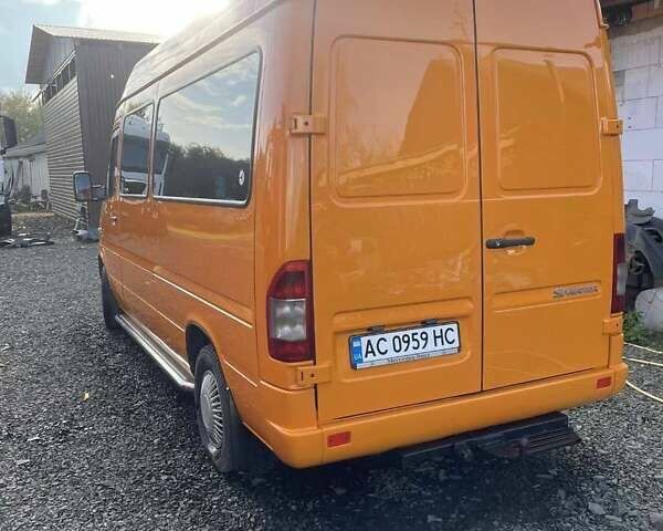 Желтый Мерседес Sprinter, объемом двигателя 2.7 л и пробегом 620 тыс. км за 9800 $, фото 2 на Automoto.ua