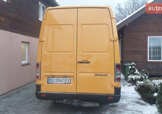 Желтый Мерседес Sprinter, объемом двигателя 2.7 л и пробегом 111 тыс. км за 10050 $, фото 4 на Automoto.ua