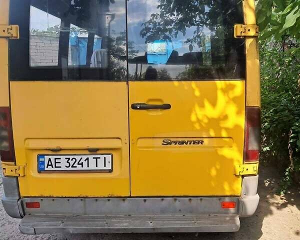 Желтый Мерседес Sprinter, объемом двигателя 2.3 л и пробегом 998 тыс. км за 4999 $, фото 7 на Automoto.ua