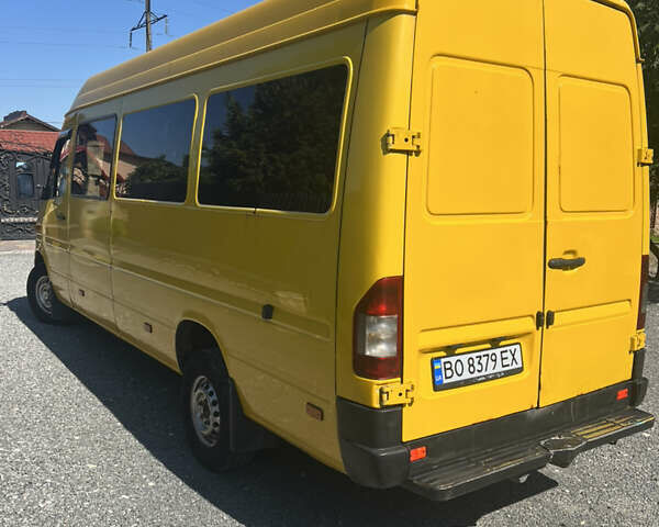 Желтый Мерседес Sprinter, объемом двигателя 2.69 л и пробегом 800 тыс. км за 10200 $, фото 2 на Automoto.ua