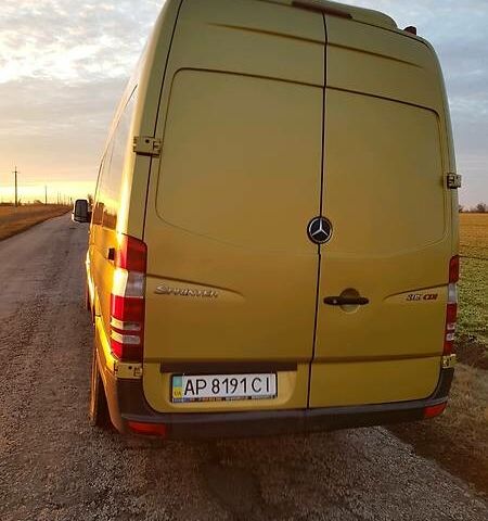 Желтый Мерседес Sprinter, объемом двигателя 2.1 л и пробегом 620 тыс. км за 17500 $, фото 9 на Automoto.ua