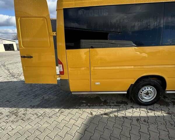 Желтый Мерседес Sprinter, объемом двигателя 2.7 л и пробегом 100 тыс. км за 19000 $, фото 23 на Automoto.ua