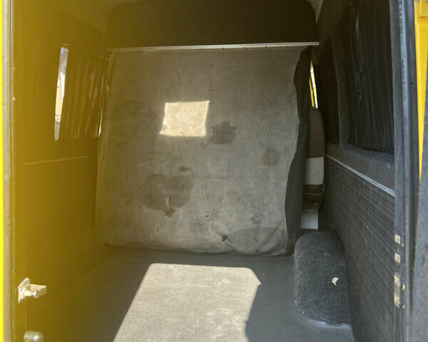 Желтый Мерседес Sprinter, объемом двигателя 2.69 л и пробегом 800 тыс. км за 10200 $, фото 8 на Automoto.ua