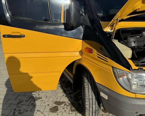 Желтый Мерседес Sprinter, объемом двигателя 2.7 л и пробегом 100 тыс. км за 19000 $, фото 25 на Automoto.ua