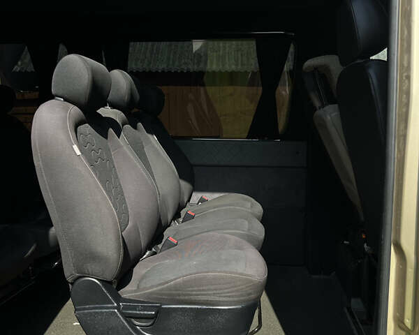 Желтый Мерседес Sprinter, объемом двигателя 2.99 л и пробегом 400 тыс. км за 14500 $, фото 7 на Automoto.ua