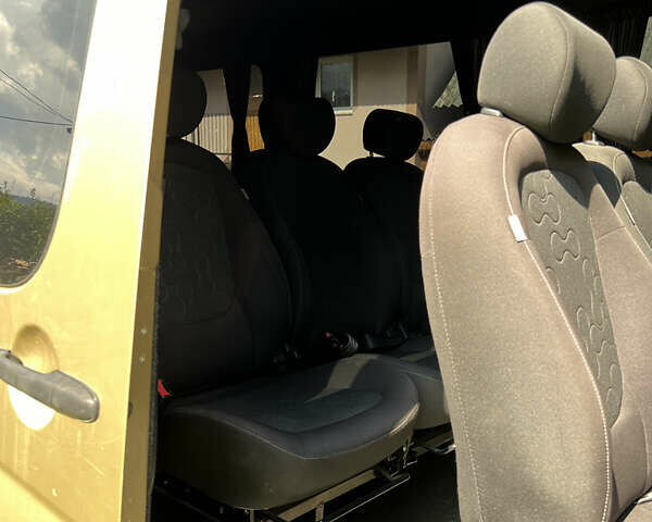 Желтый Мерседес Sprinter, объемом двигателя 2.99 л и пробегом 400 тыс. км за 14500 $, фото 8 на Automoto.ua