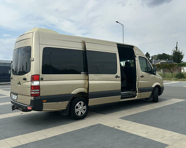 Желтый Мерседес Sprinter, объемом двигателя 2.99 л и пробегом 400 тыс. км за 14500 $, фото 18 на Automoto.ua