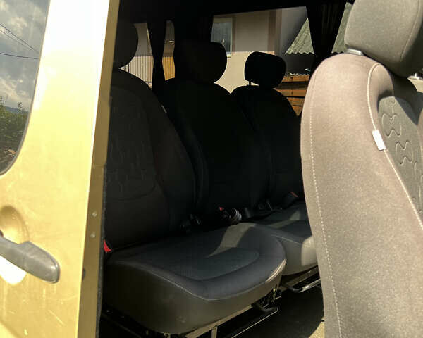 Желтый Мерседес Sprinter, объемом двигателя 2.99 л и пробегом 400 тыс. км за 14500 $, фото 9 на Automoto.ua
