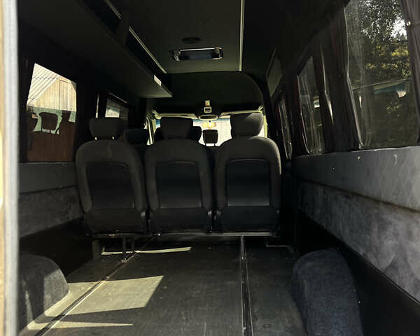 Желтый Мерседес Sprinter, объемом двигателя 2.99 л и пробегом 400 тыс. км за 14500 $, фото 2 на Automoto.ua