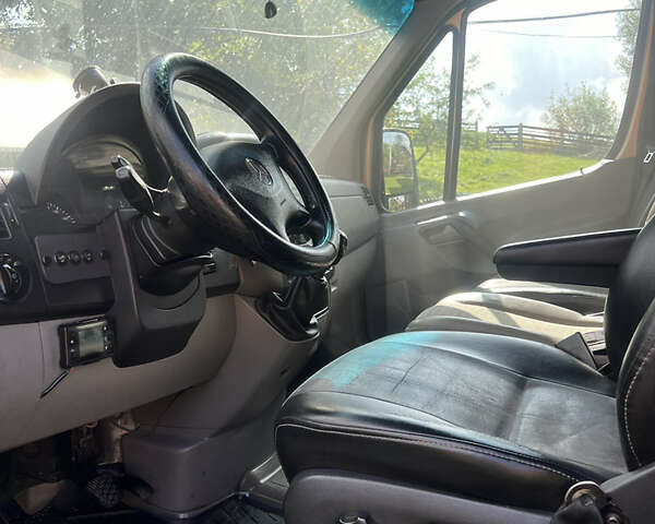 Желтый Мерседес Sprinter, объемом двигателя 2.99 л и пробегом 400 тыс. км за 14500 $, фото 14 на Automoto.ua