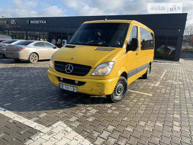 Желтый Мерседес Sprinter, объемом двигателя 2.2 л и пробегом 470 тыс. км за 13500 $, фото 1 на Automoto.ua