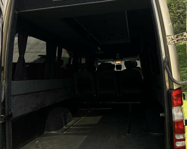 Желтый Мерседес Sprinter, объемом двигателя 2.99 л и пробегом 400 тыс. км за 14500 $, фото 1 на Automoto.ua