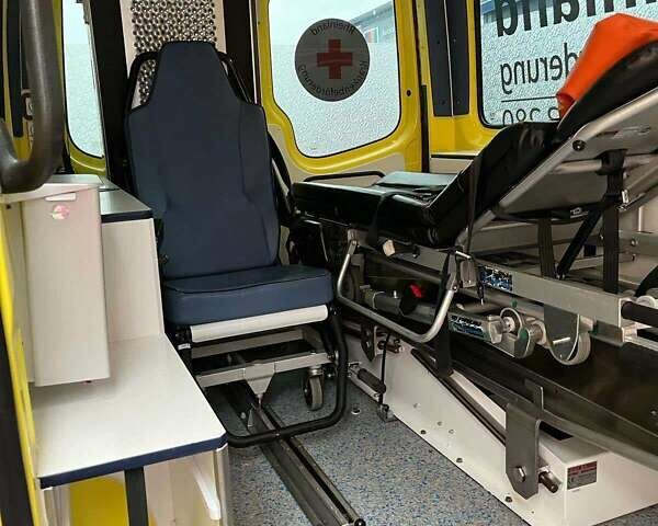 Желтый Мерседес Sprinter, объемом двигателя 2.2 л и пробегом 321 тыс. км за 13804 $, фото 1 на Automoto.ua