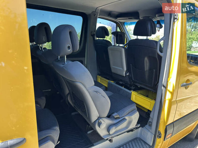 Желтый Мерседес Sprinter, объемом двигателя 2.15 л и пробегом 295 тыс. км за 15500 $, фото 5 на Automoto.ua