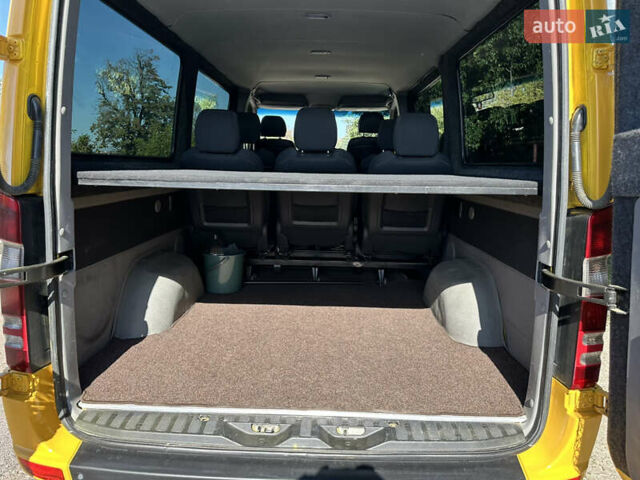 Желтый Мерседес Sprinter, объемом двигателя 2.15 л и пробегом 295 тыс. км за 15500 $, фото 6 на Automoto.ua
