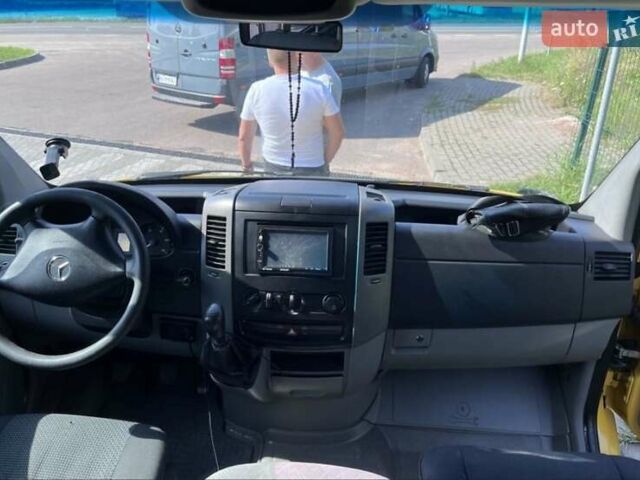 Желтый Мерседес Sprinter, объемом двигателя 3.22 л и пробегом 5 тыс. км за 11500 $, фото 2 на Automoto.ua