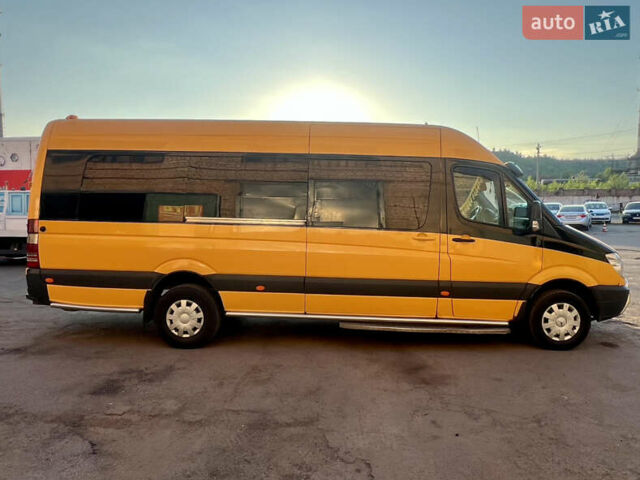 Желтый Мерседес Sprinter, объемом двигателя 0 л и пробегом 500 тыс. км за 16000 $, фото 6 на Automoto.ua
