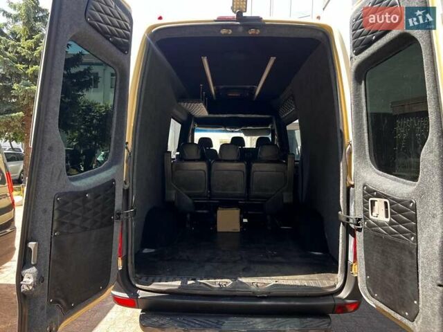 Желтый Мерседес Sprinter, объемом двигателя 2.2 л и пробегом 625 тыс. км за 14300 $, фото 6 на Automoto.ua
