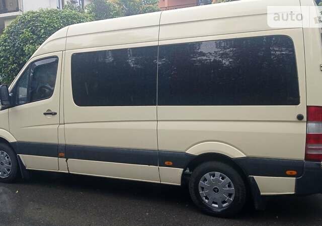 Желтый Мерседес Sprinter, объемом двигателя 2.1 л и пробегом 500 тыс. км за 12700 $, фото 5 на Automoto.ua