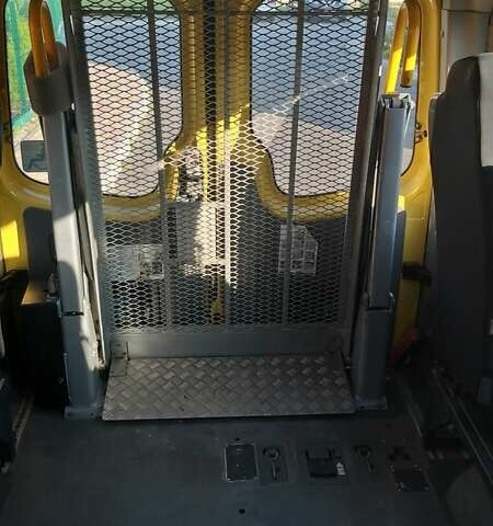 Желтый Мерседес Sprinter, объемом двигателя 2.1 л и пробегом 250 тыс. км за 12800 $, фото 7 на Automoto.ua