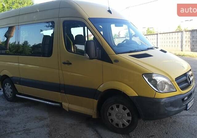 Желтый Мерседес Sprinter, объемом двигателя 2.1 л и пробегом 250 тыс. км за 12800 $, фото 5 на Automoto.ua