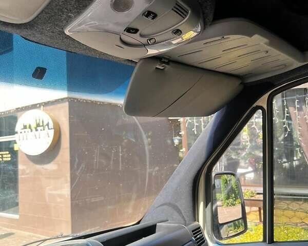 Желтый Мерседес Sprinter, объемом двигателя 2.2 л и пробегом 625 тыс. км за 14300 $, фото 12 на Automoto.ua