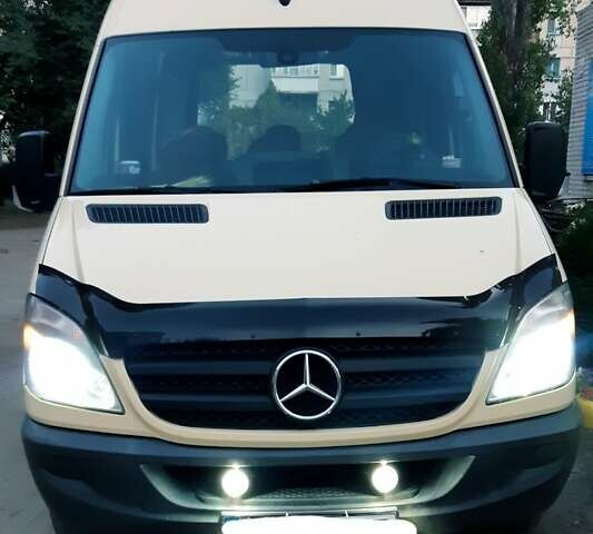 Желтый Мерседес Sprinter, объемом двигателя 2.1 л и пробегом 500 тыс. км за 12700 $, фото 6 на Automoto.ua