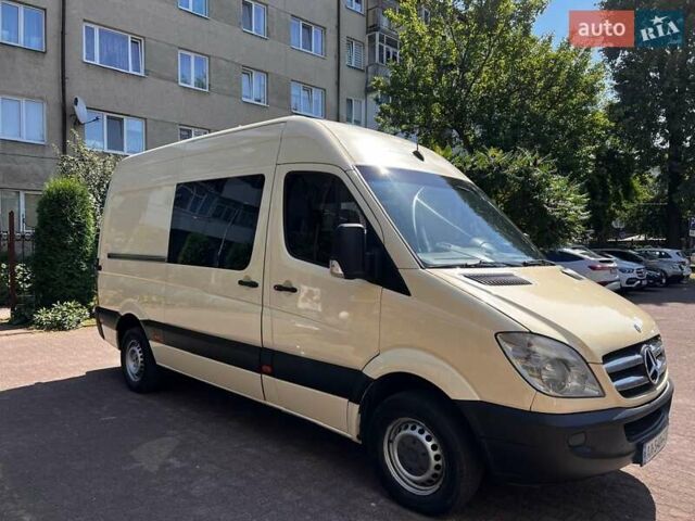 Желтый Мерседес Sprinter, объемом двигателя 2.2 л и пробегом 625 тыс. км за 14300 $, фото 2 на Automoto.ua