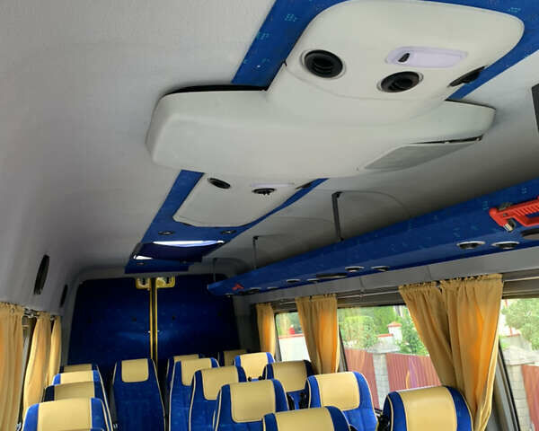 Желтый Мерседес Sprinter, объемом двигателя 2.9 л и пробегом 308 тыс. км за 32000 $, фото 3 на Automoto.ua