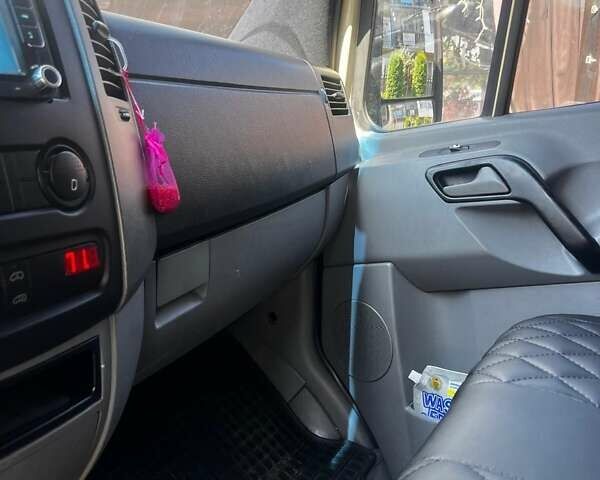 Желтый Мерседес Sprinter, объемом двигателя 2.2 л и пробегом 625 тыс. км за 14300 $, фото 11 на Automoto.ua