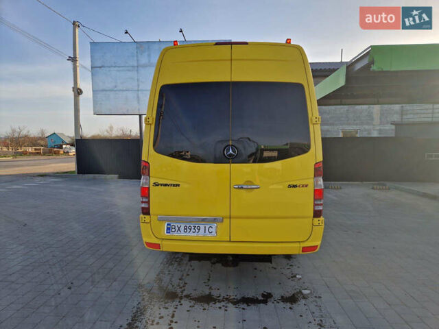 Желтый Мерседес Sprinter, объемом двигателя 2.2 л и пробегом 423 тыс. км за 36500 $, фото 3 на Automoto.ua