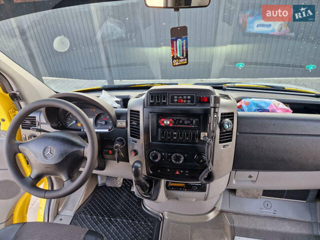 Желтый Мерседес Sprinter, объемом двигателя 2.2 л и пробегом 423 тыс. км за 36500 $, фото 7 на Automoto.ua