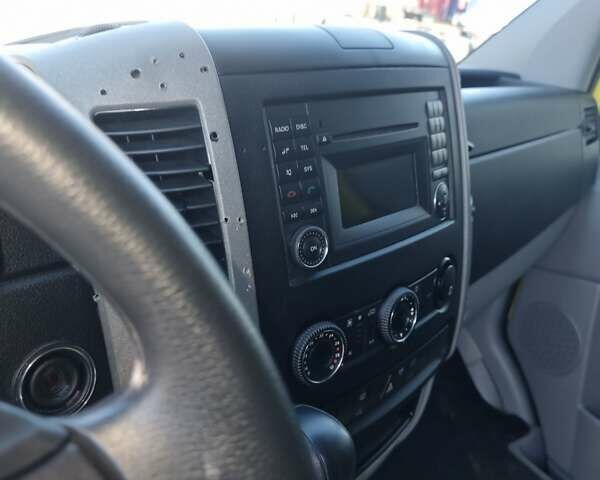 Желтый Мерседес Sprinter, объемом двигателя 0 л и пробегом 174 тыс. км за 26950 $, фото 7 на Automoto.ua