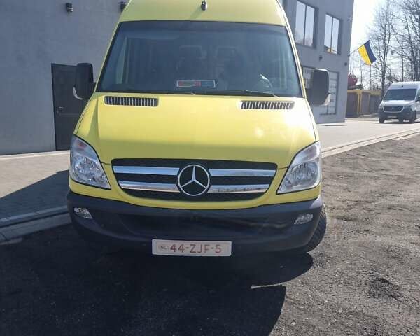 Желтый Мерседес Sprinter, объемом двигателя 0 л и пробегом 174 тыс. км за 26950 $, фото 2 на Automoto.ua
