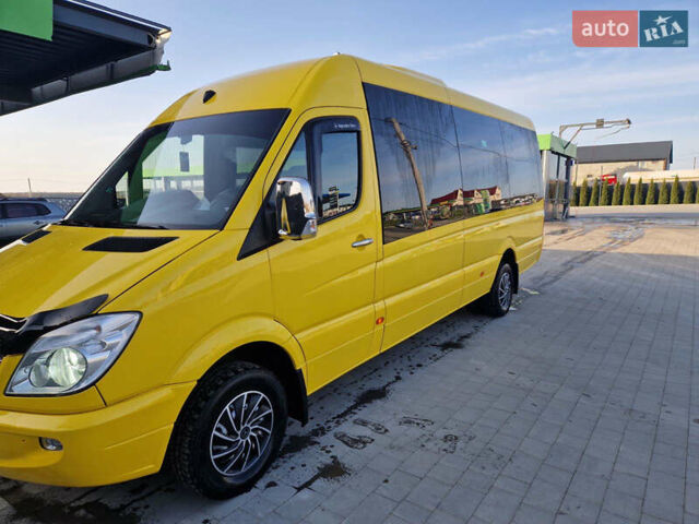 Желтый Мерседес Sprinter, объемом двигателя 2.2 л и пробегом 423 тыс. км за 36500 $, фото 1 на Automoto.ua