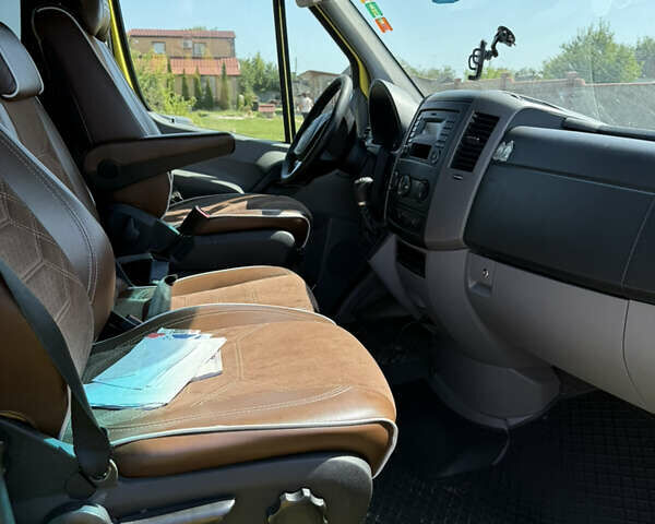 Желтый Мерседес Sprinter, объемом двигателя 3 л и пробегом 666 тыс. км за 23134 $, фото 11 на Automoto.ua